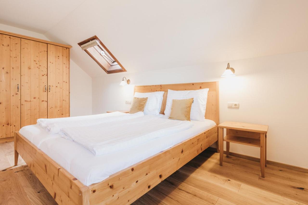 Naturel Hoteldorf Schoenleitn Latschach ober dem Faakersee Exteriör bild