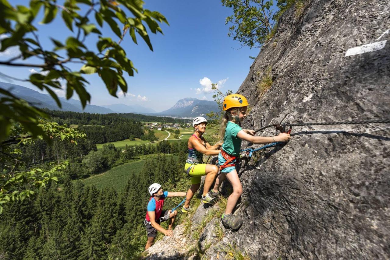 Naturel Hoteldorf Schoenleitn Latschach ober dem Faakersee Exteriör bild