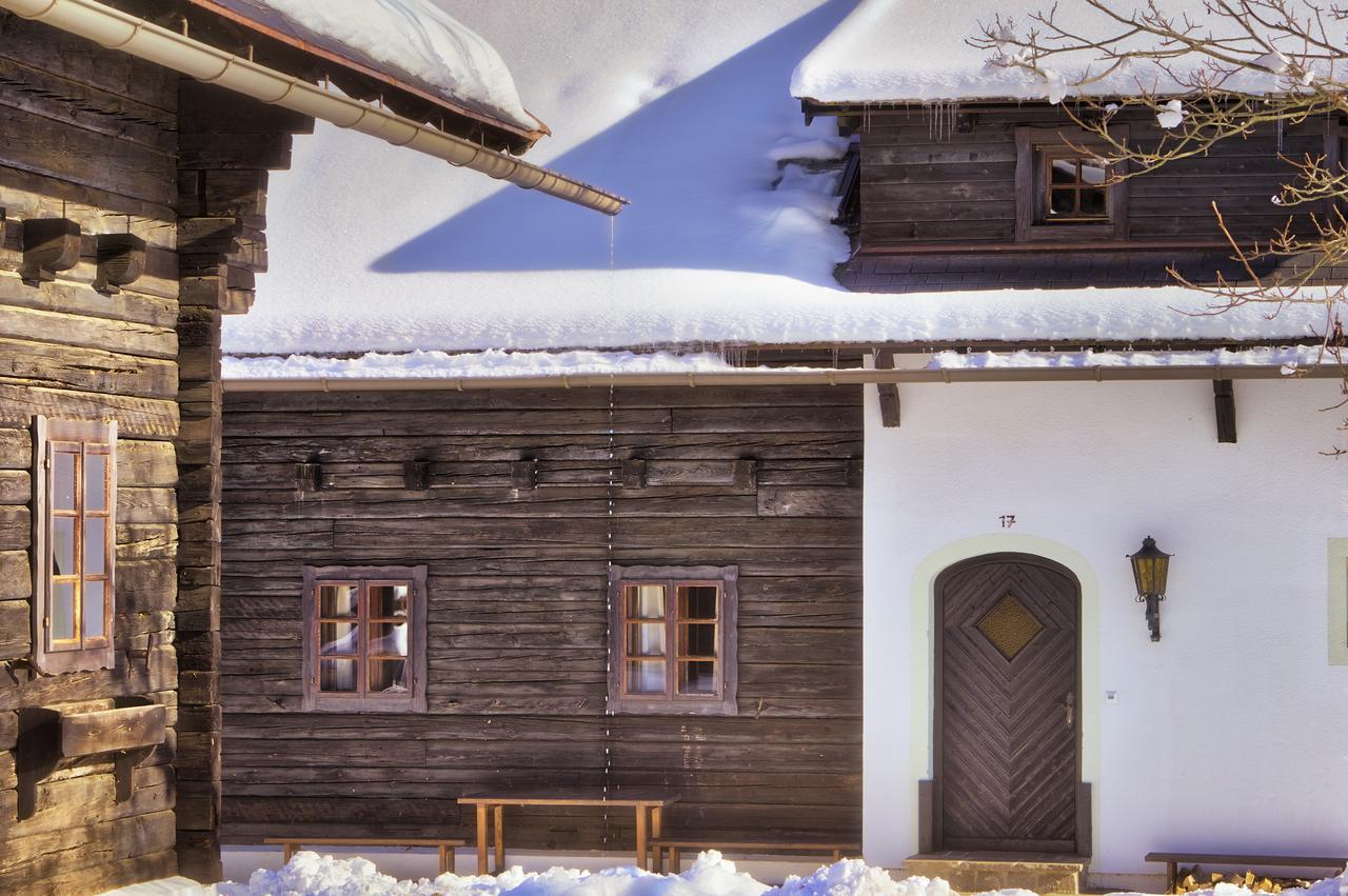 Naturel Hoteldorf Schoenleitn Latschach ober dem Faakersee Exteriör bild